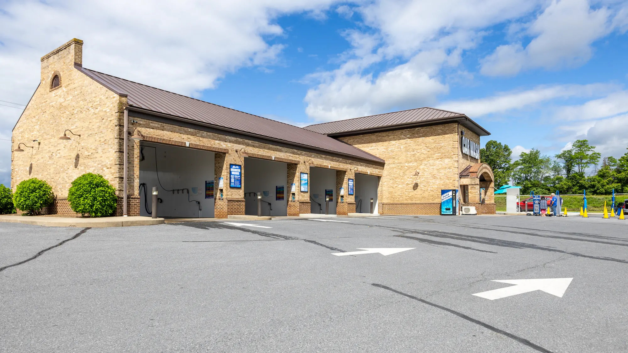 Woodstock Car Wash building and self-serve bays in Woodstock, Virginia